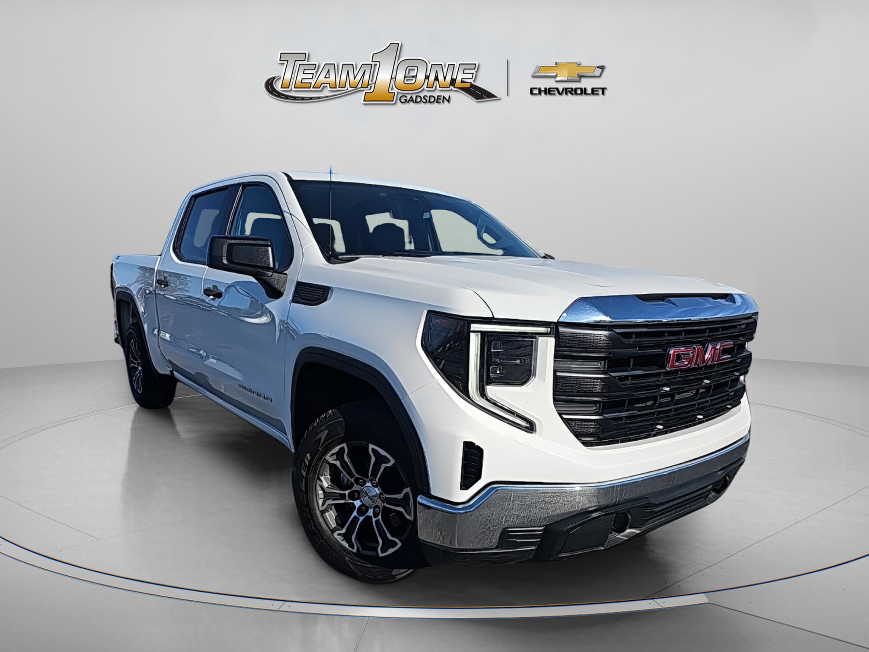 2022 GMC Sierra 4WD Crew Cab Short Box Pro's photo