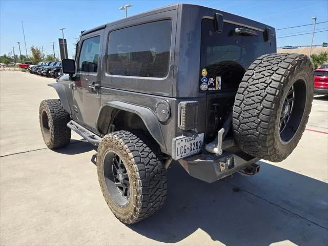 Used 2017 Gray Jeep Sahara image 5