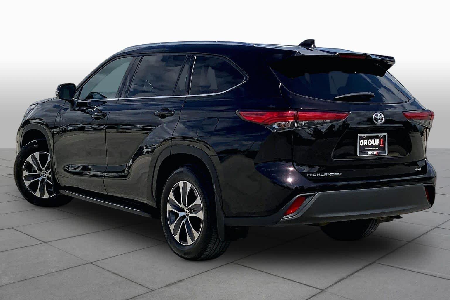 Used 2020 Opulent Amber Toyota XLE image 12