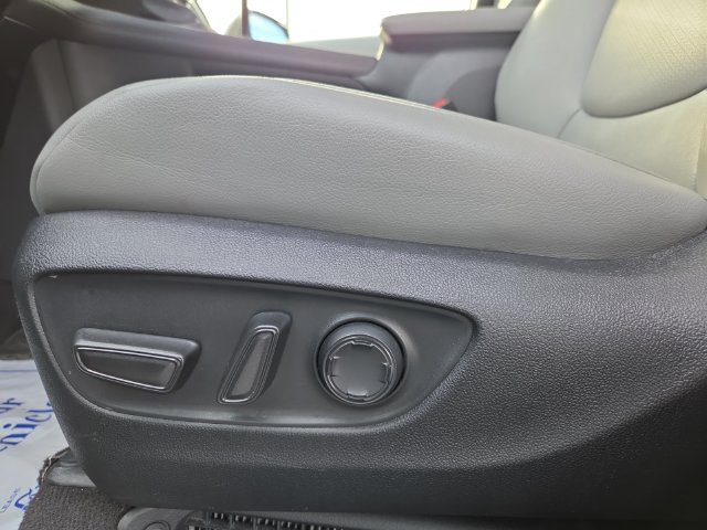 Used 2025  Toyota XLE image 26