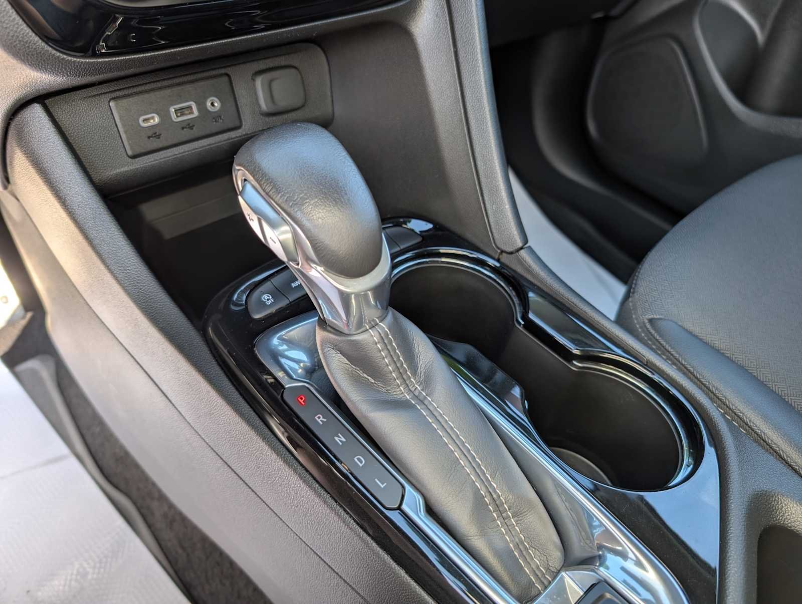 Used 2023 Cinnabar Metallic Buick Select image 28