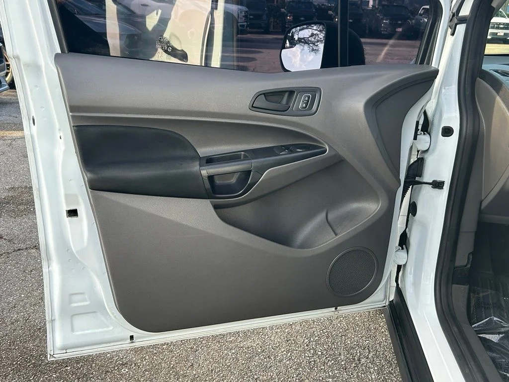 Used 2022 Frozen White Ford XL image 32