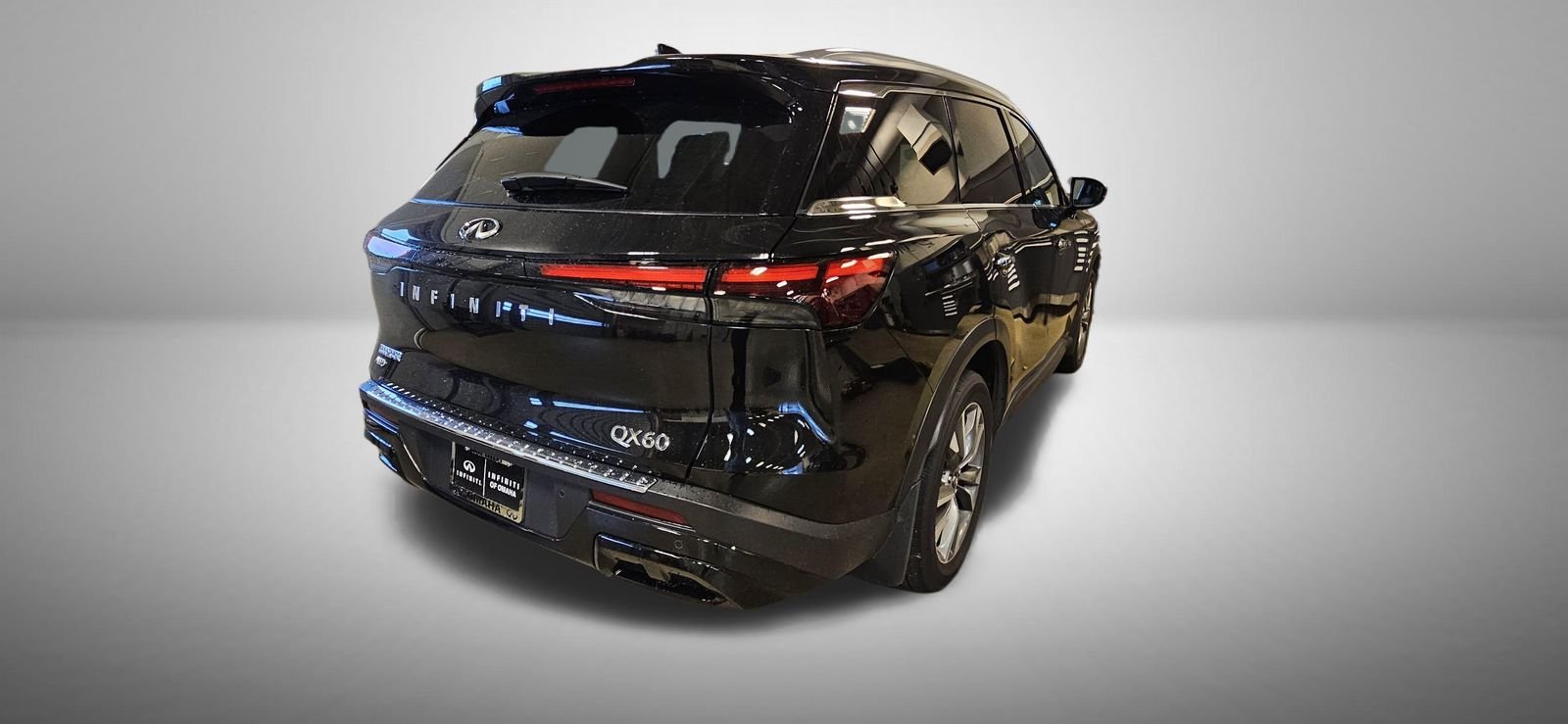Certified Used 2023 Black INFINITI LUXE image 3