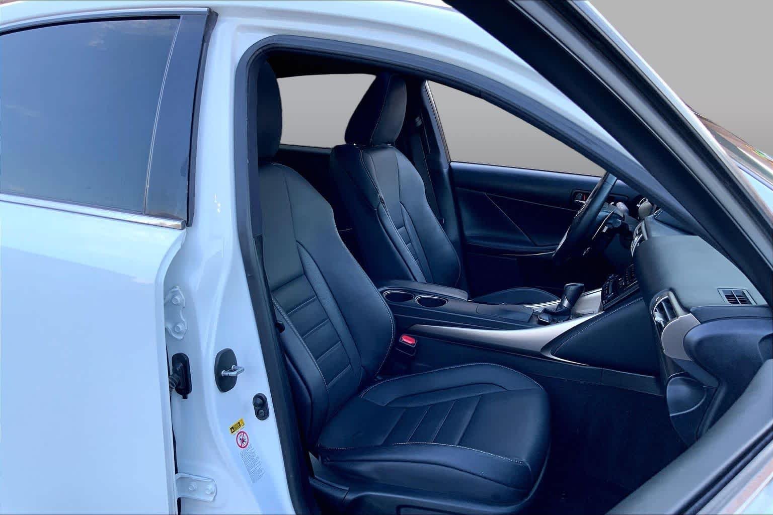 Used 2014 Ultra White Lexus  image 8