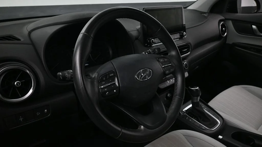Used 2023 Black Hyundai SEL image 9