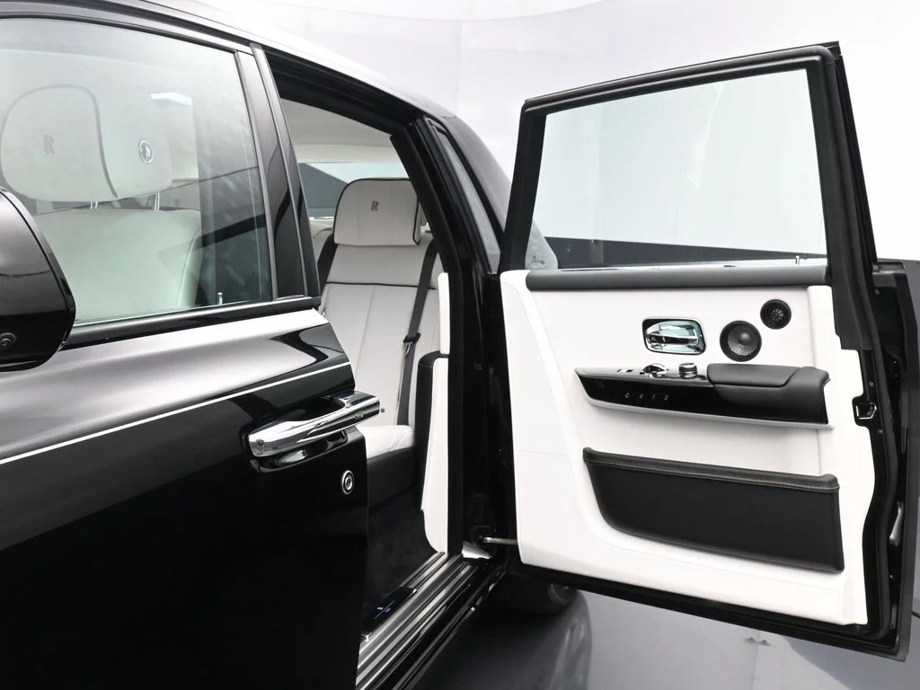 Used 2025 Black Rolls-Royce  image 11