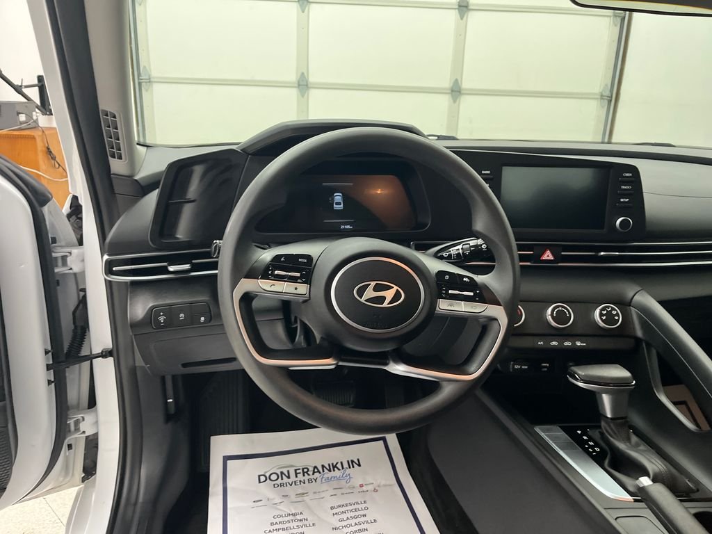 Used 2025 White Hyundai SE image 16