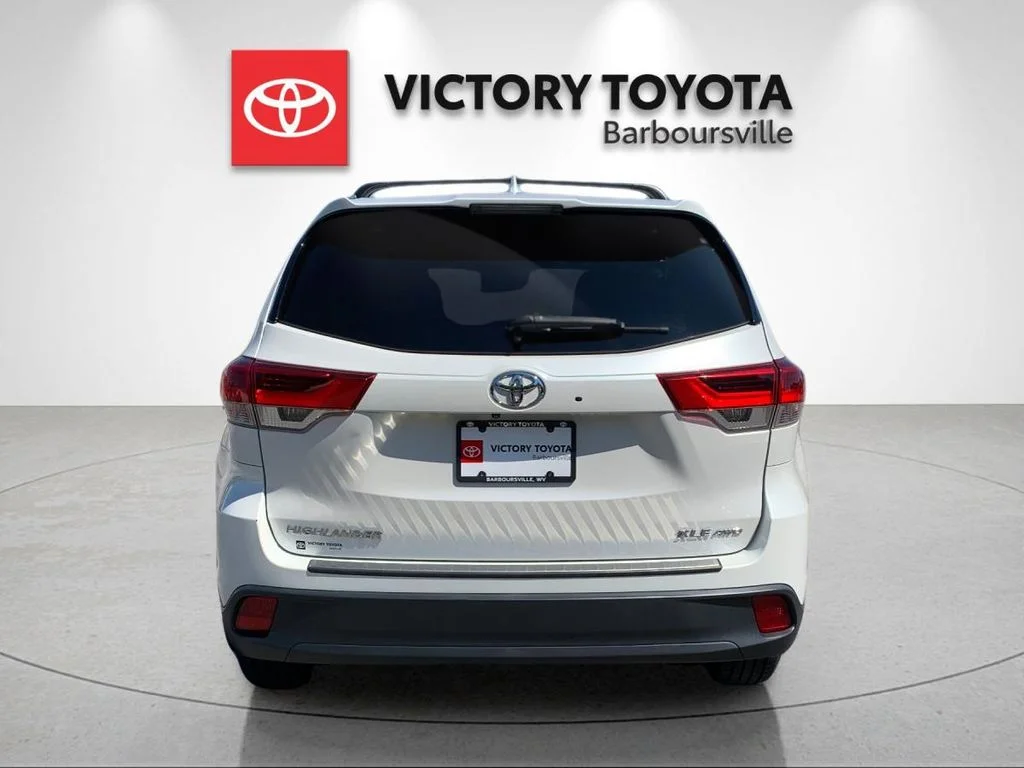 Used 2019 White Toyota XLE image 4