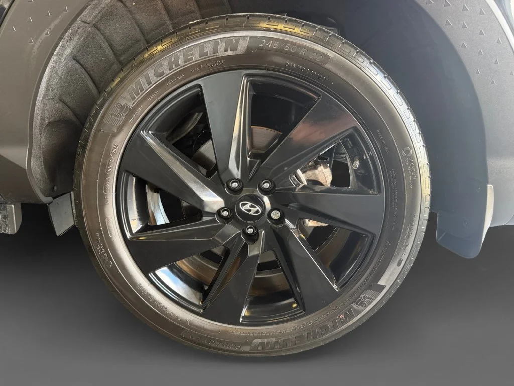 Used 2024 Black Hyundai NIGHT image 17