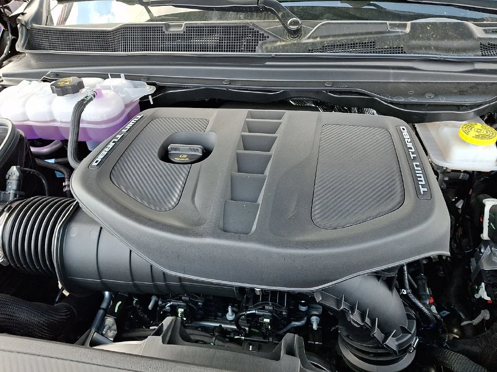 New 2026 Diamond Black Crystal Pearl-Coat Exterior Paint RAM RHO image 20