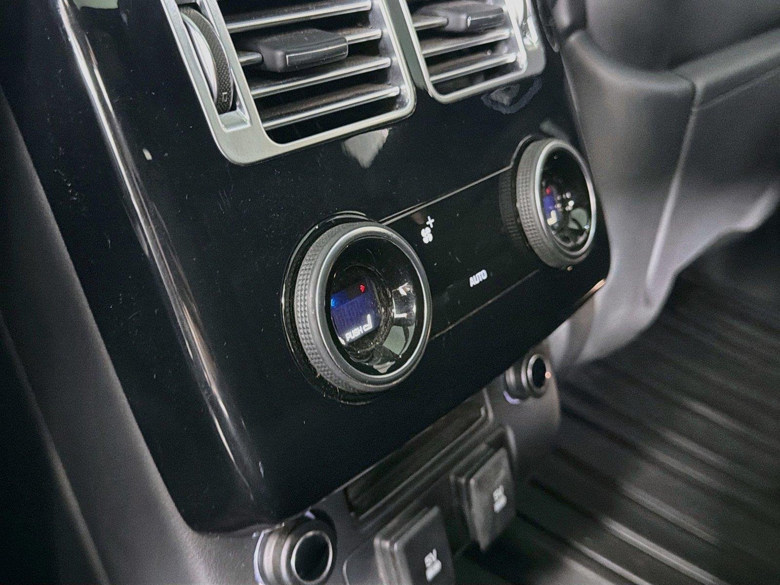 Used 2021 Fuji White Land Rover P525 V8 Westminster image 26