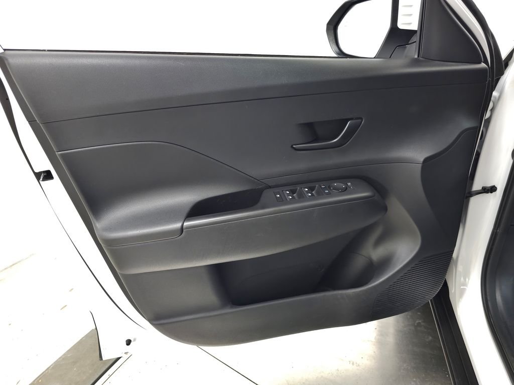 2025 Hyundai Kona SEL - Photo 14