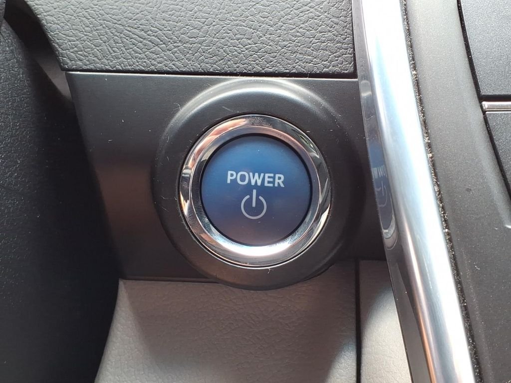 Used 2015 Blizzard Pearl Toyota XLE image 21