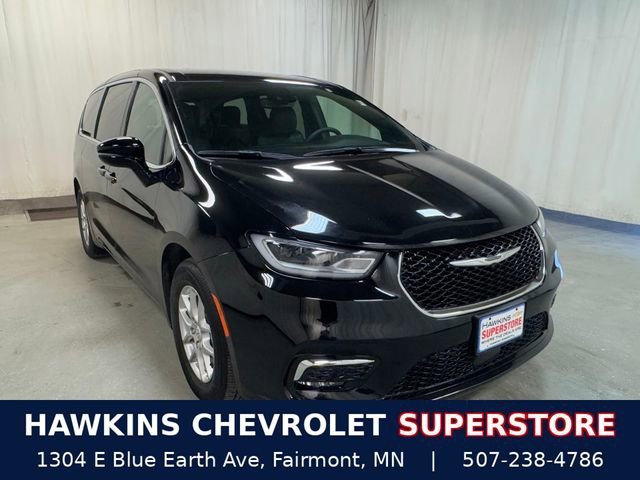 2025 Chrysler Pacifica Select's photo