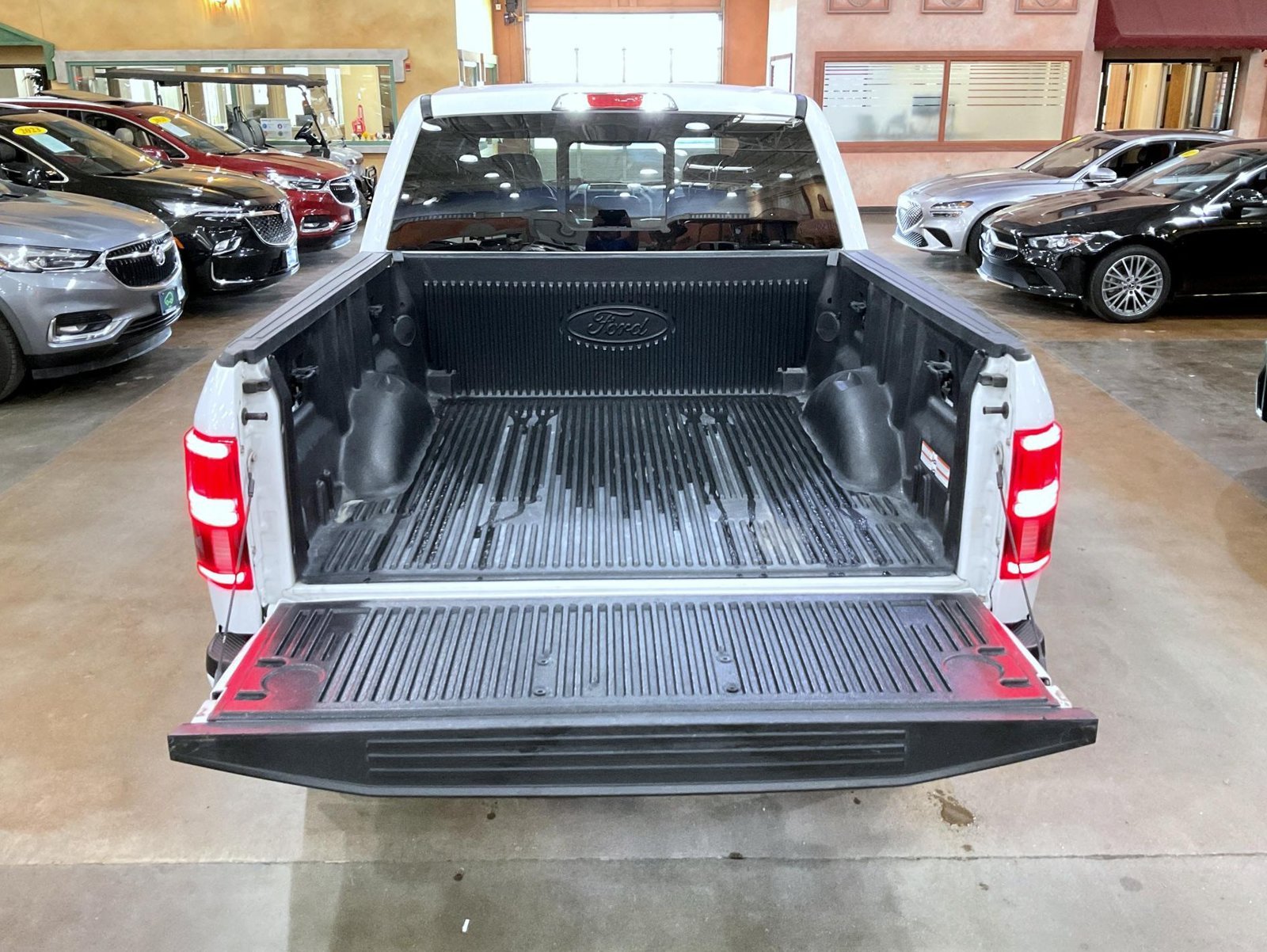Used 2018 White Ford Lariat image 22