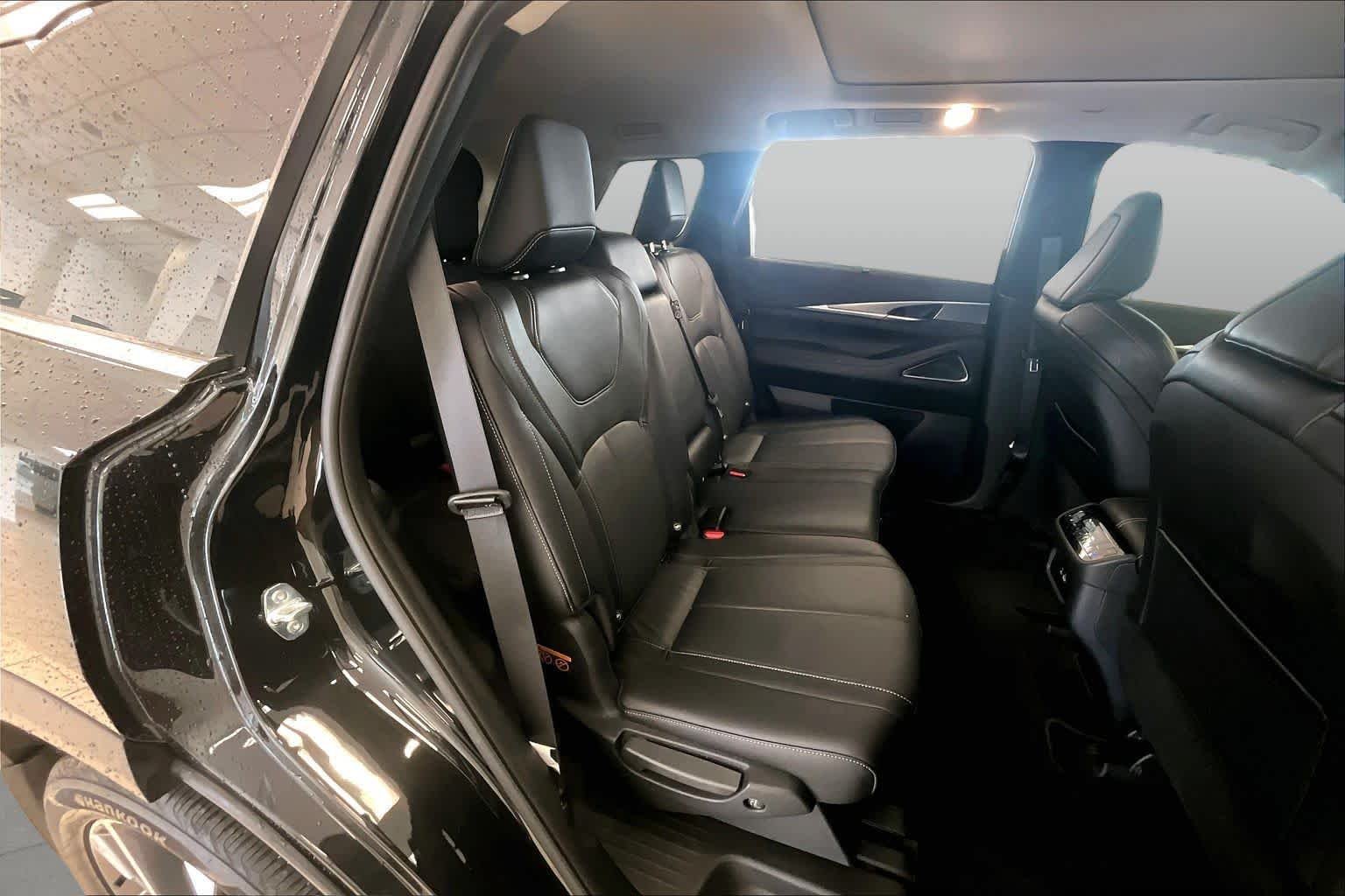 Used 2025 Mineral Black INFINITI LUXE image 18