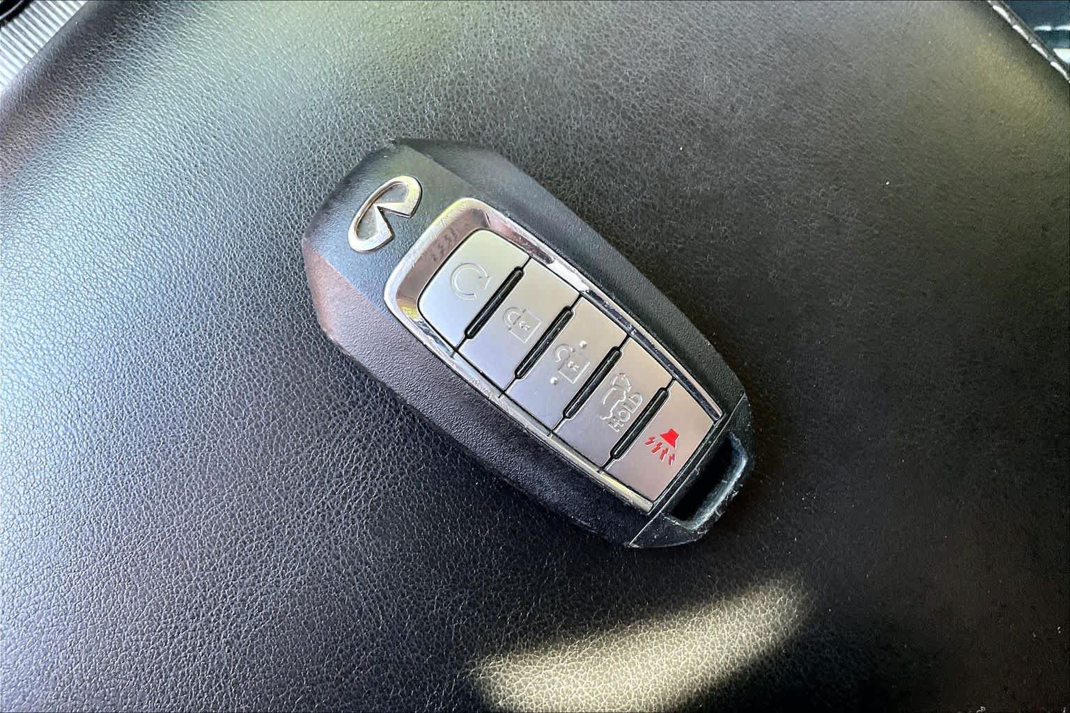 Used 2020 Black Obsidian INFINITI LUXE image 14