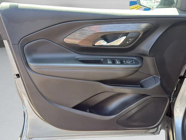 Used 2023 Silver GMC SLE image 15