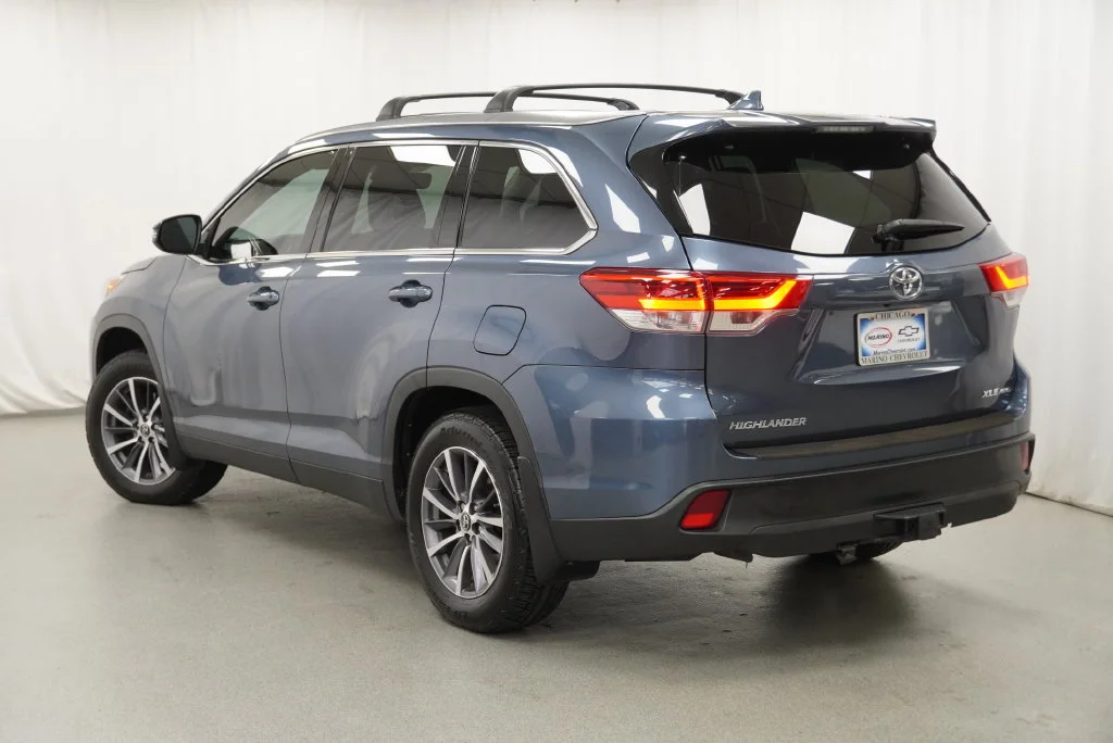 Used 2019 Blue Toyota XLE image 17