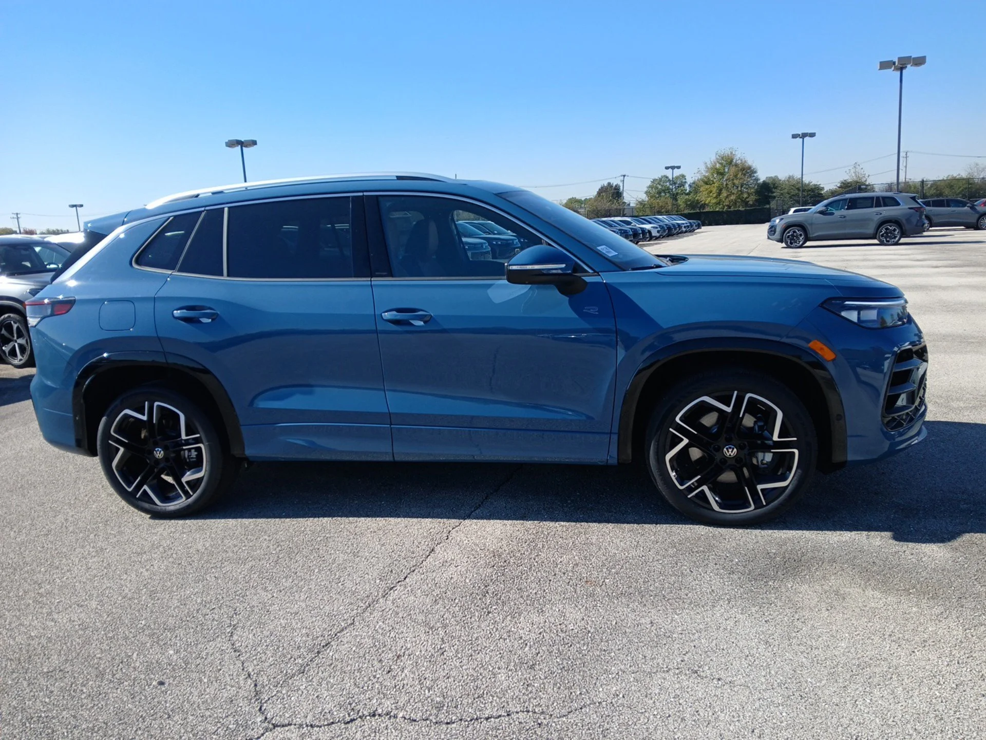 New 2026 Monterey Blue Pearl Volkswagen SEL R-Line Turbo image 3