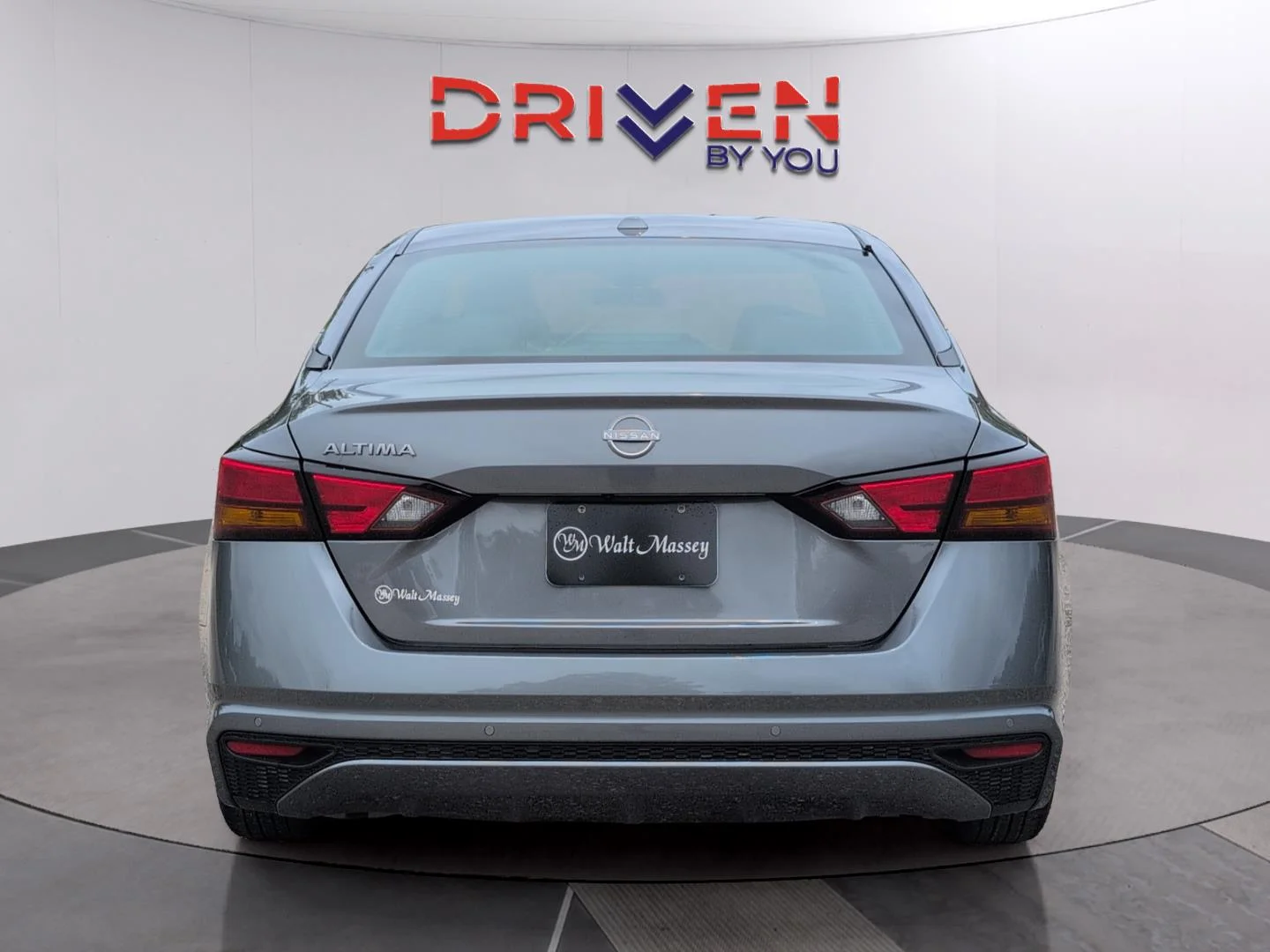 Used 2025 Gun Metallic Nissan SV image 4