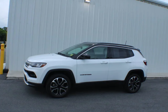 Used 2022 Bright White Clearcoat Jeep Limited image 4