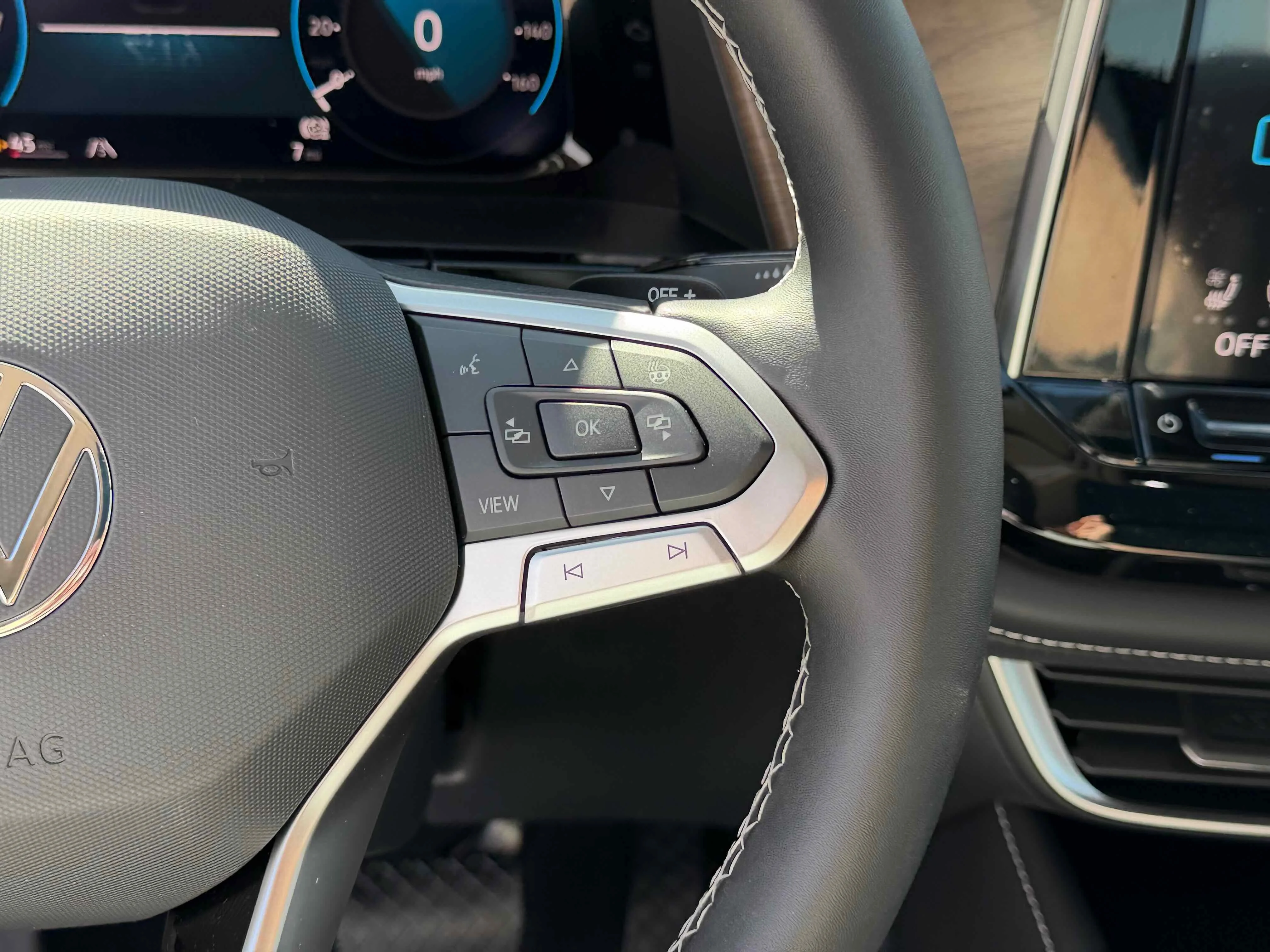 New 2026 Opal White Volkswagen 2.0T SE w/Technology image 18
