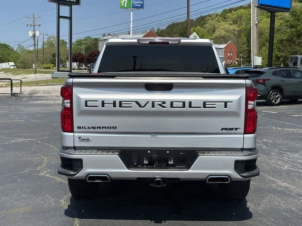 Used 2021 Silver Ice Metallic Chevrolet RST image 8