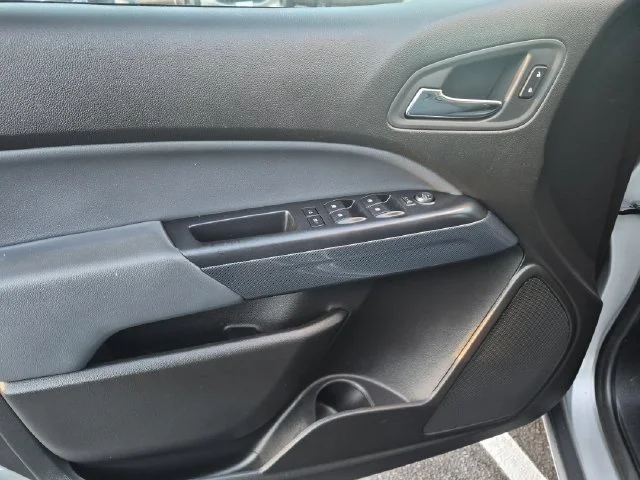 Used 2015 Silver Chevrolet Z71 image 12