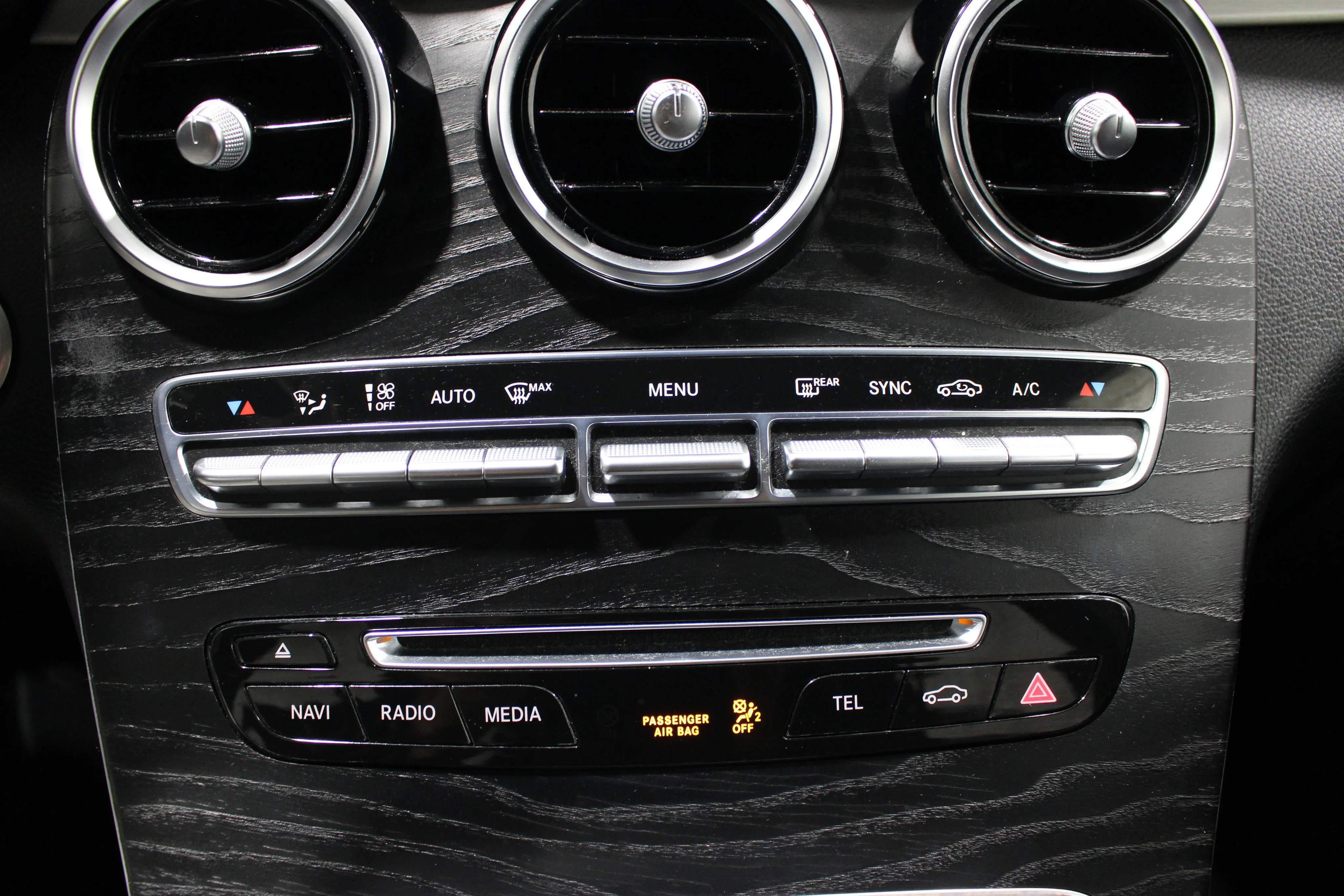 Used 2019 Polar White Mercedes-Benz GLC 300 image 18