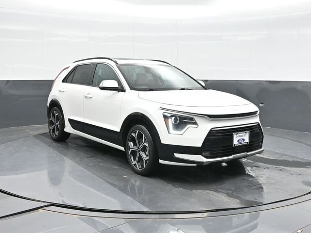 Used 2024 White Kia EX Touring image 16