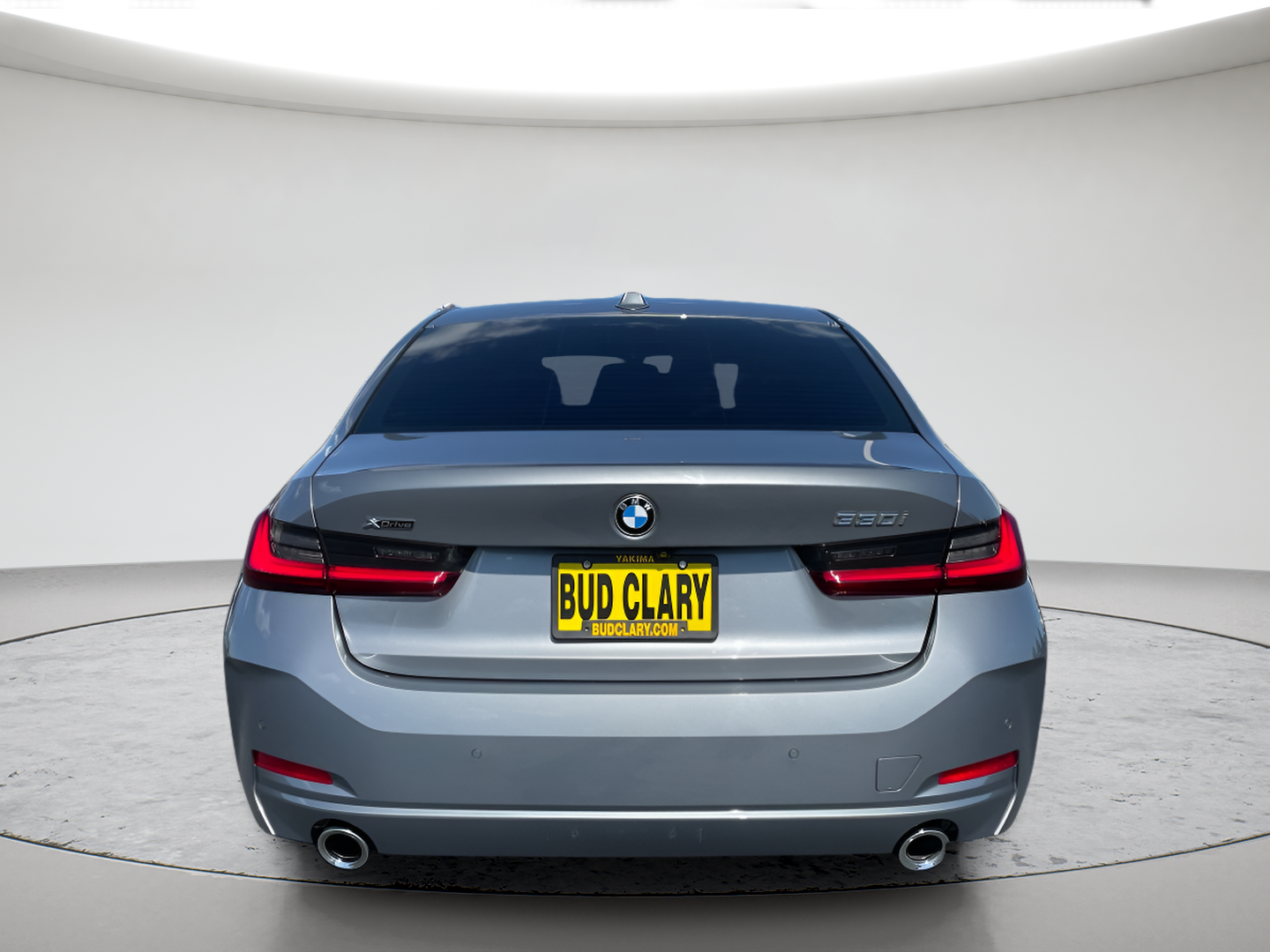 Used 2024 Gray BMW 330i xDrive image 4