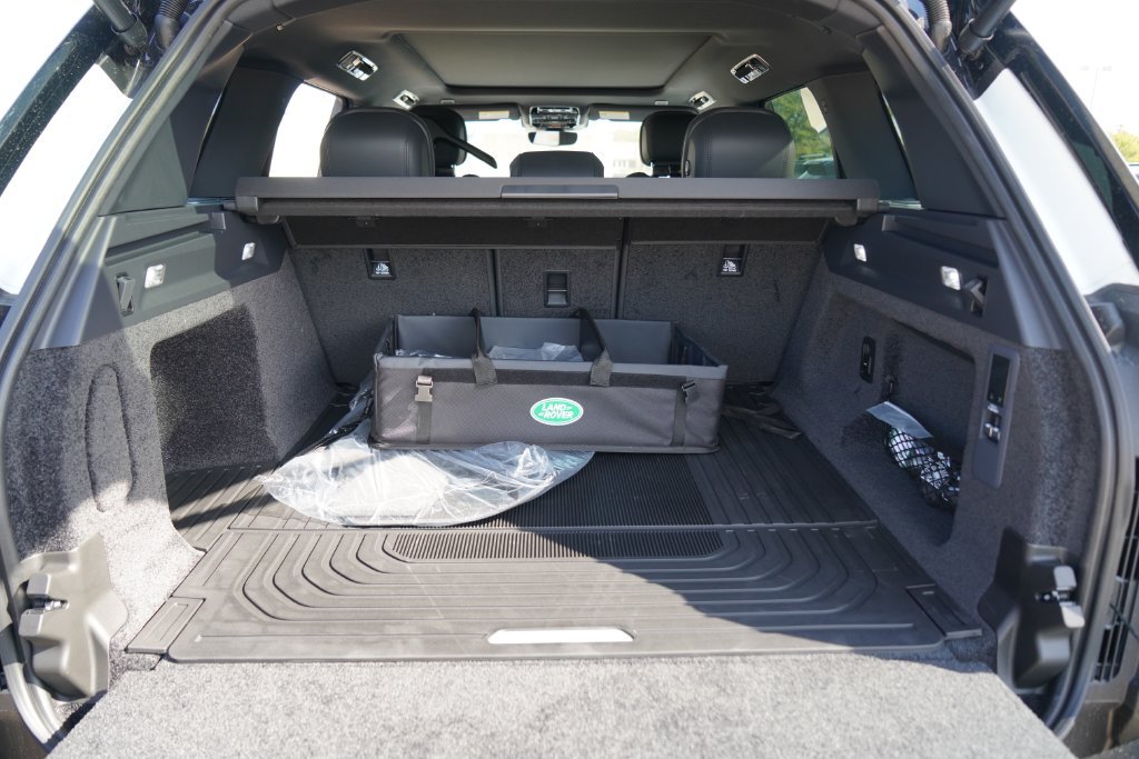 New 2027 Fuji White Land Rover SE image 24