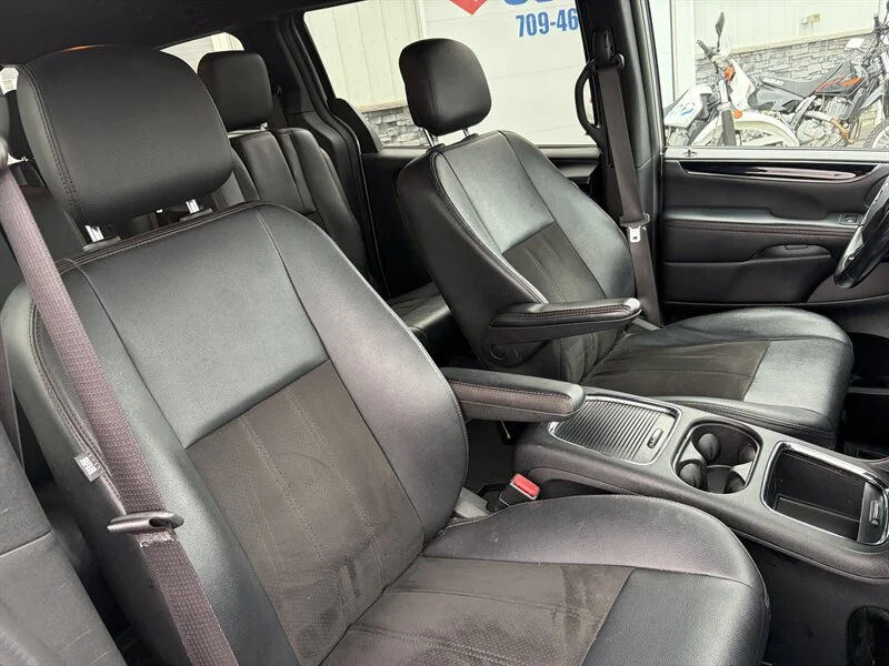 Used 2019 Grey Dodge SXT 35th Anniversary Edition image 8