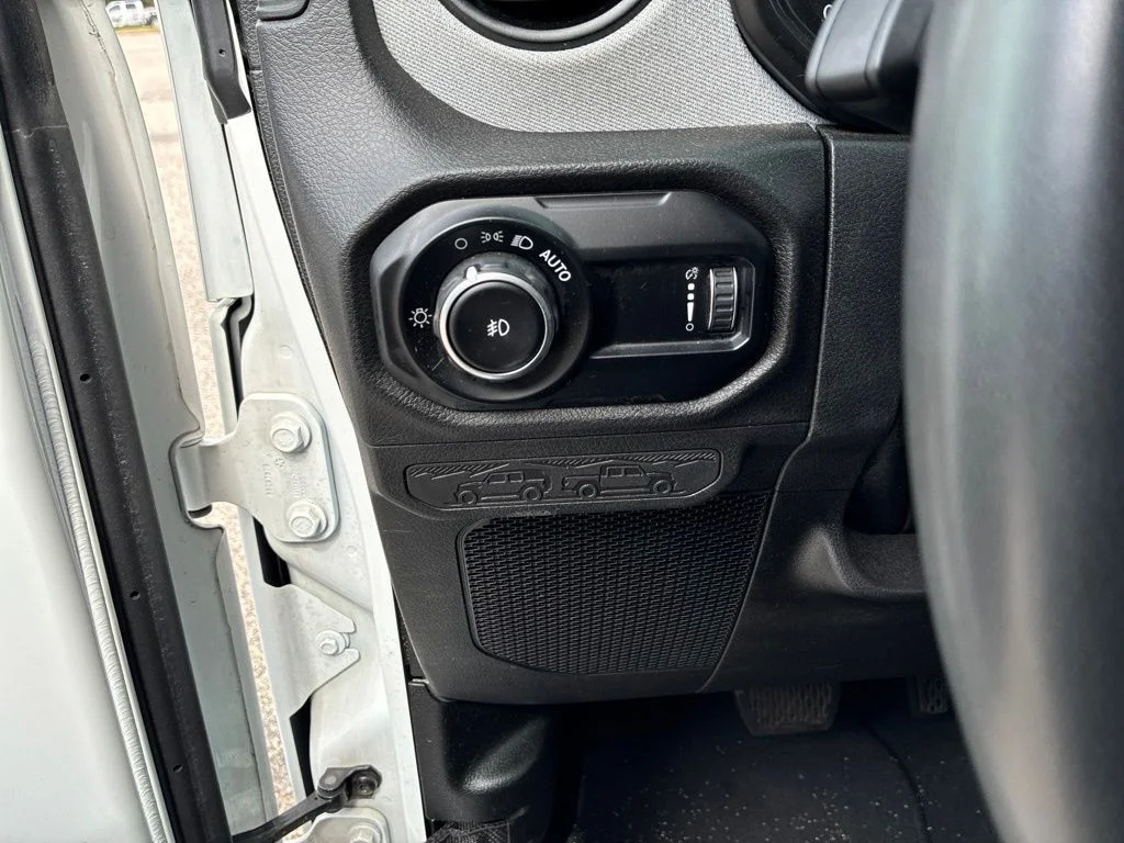Used 2024 White Jeep Sport S image 14