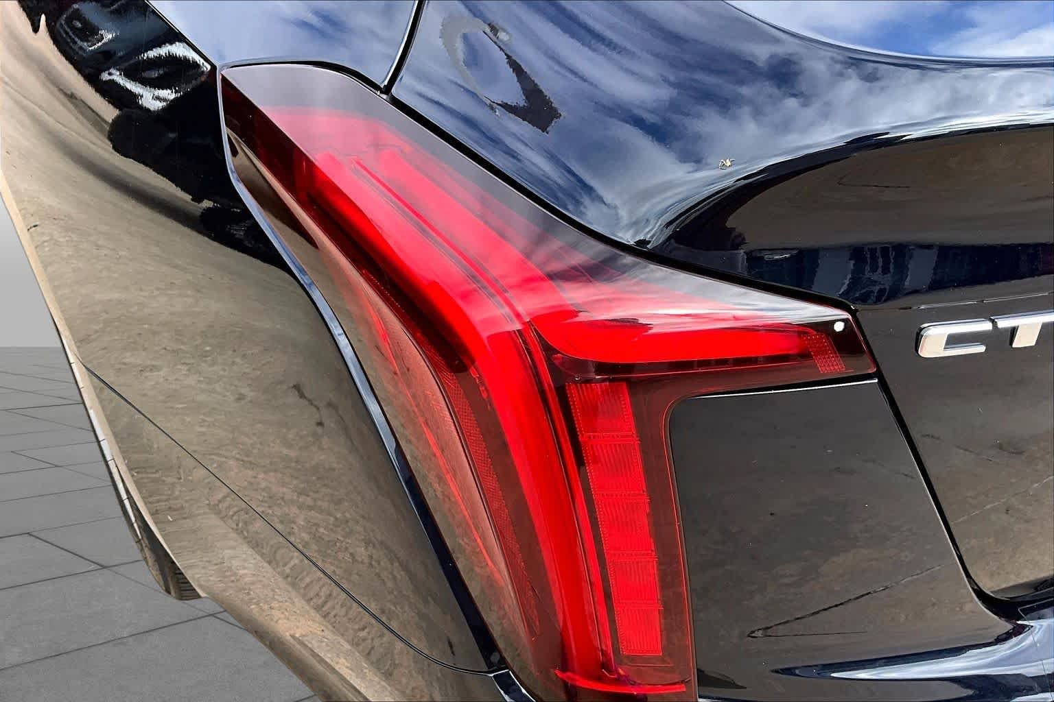 Used 2021 Dark Moon Blue Metallic Cadillac Luxury image 21