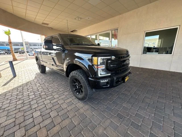 Used 2022 Black Metallic Ford Lariat image 4