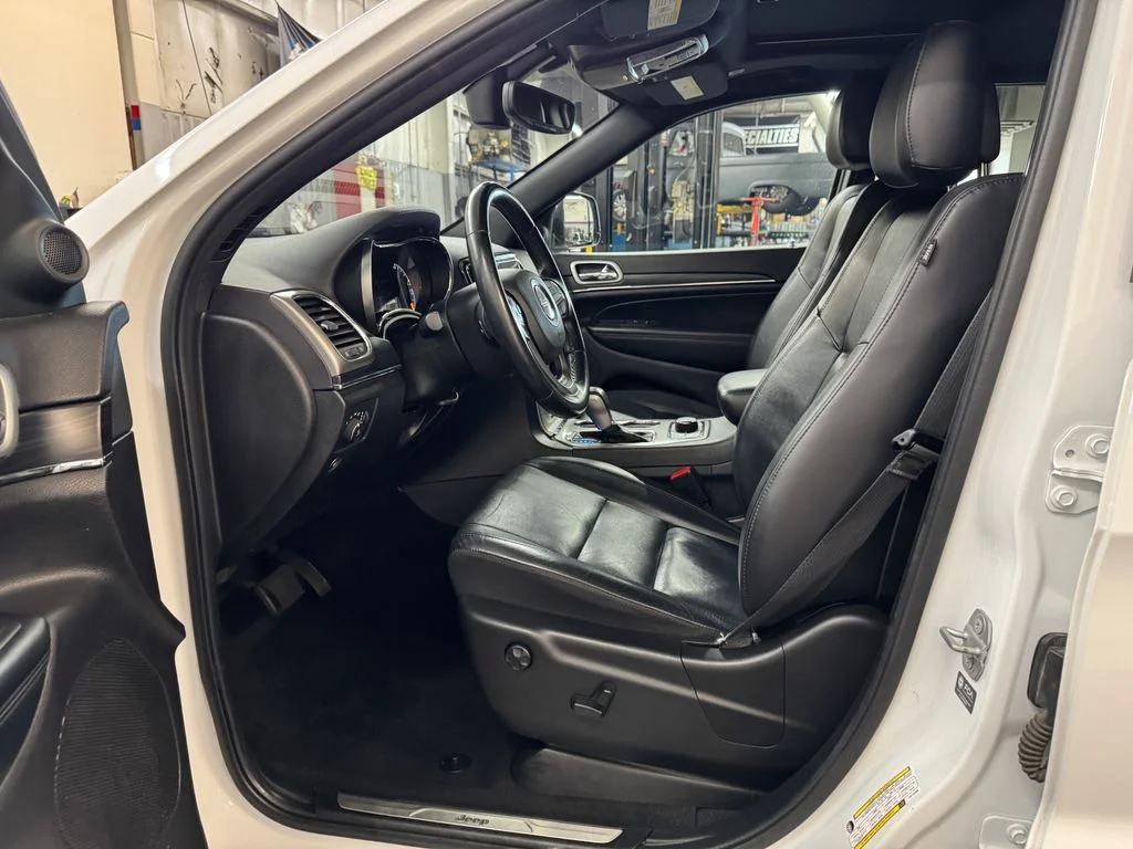 Used 2022 White Jeep Limited image 14