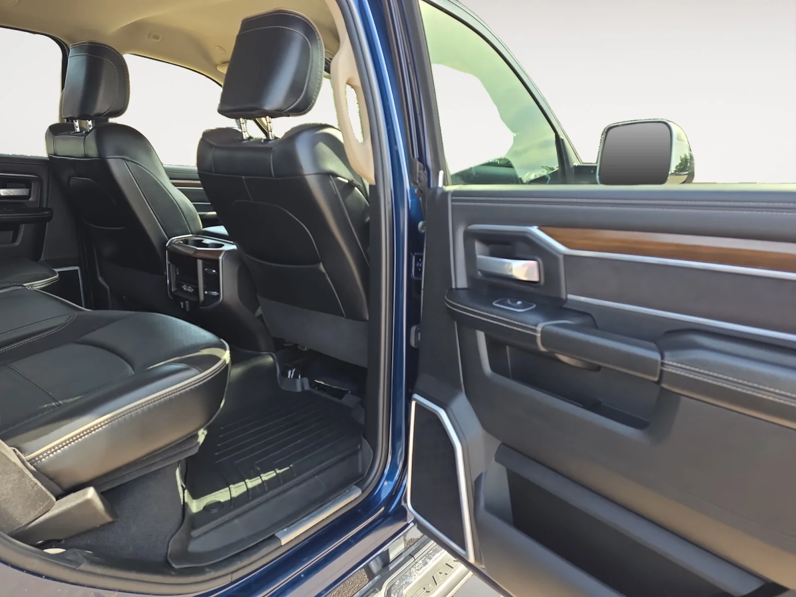 Used 2022 Patriot Blue Pearlcoat Ram Laramie image 12