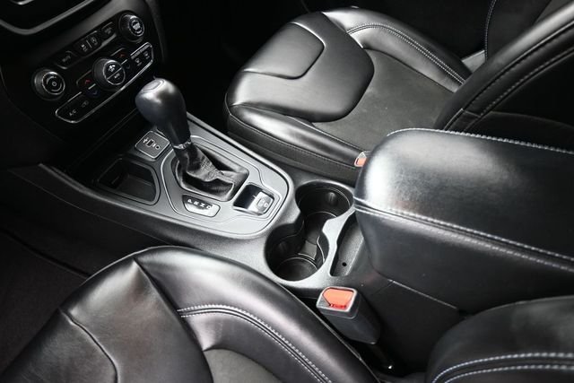 Used 2020 White Jeep Latitude Plus image 31