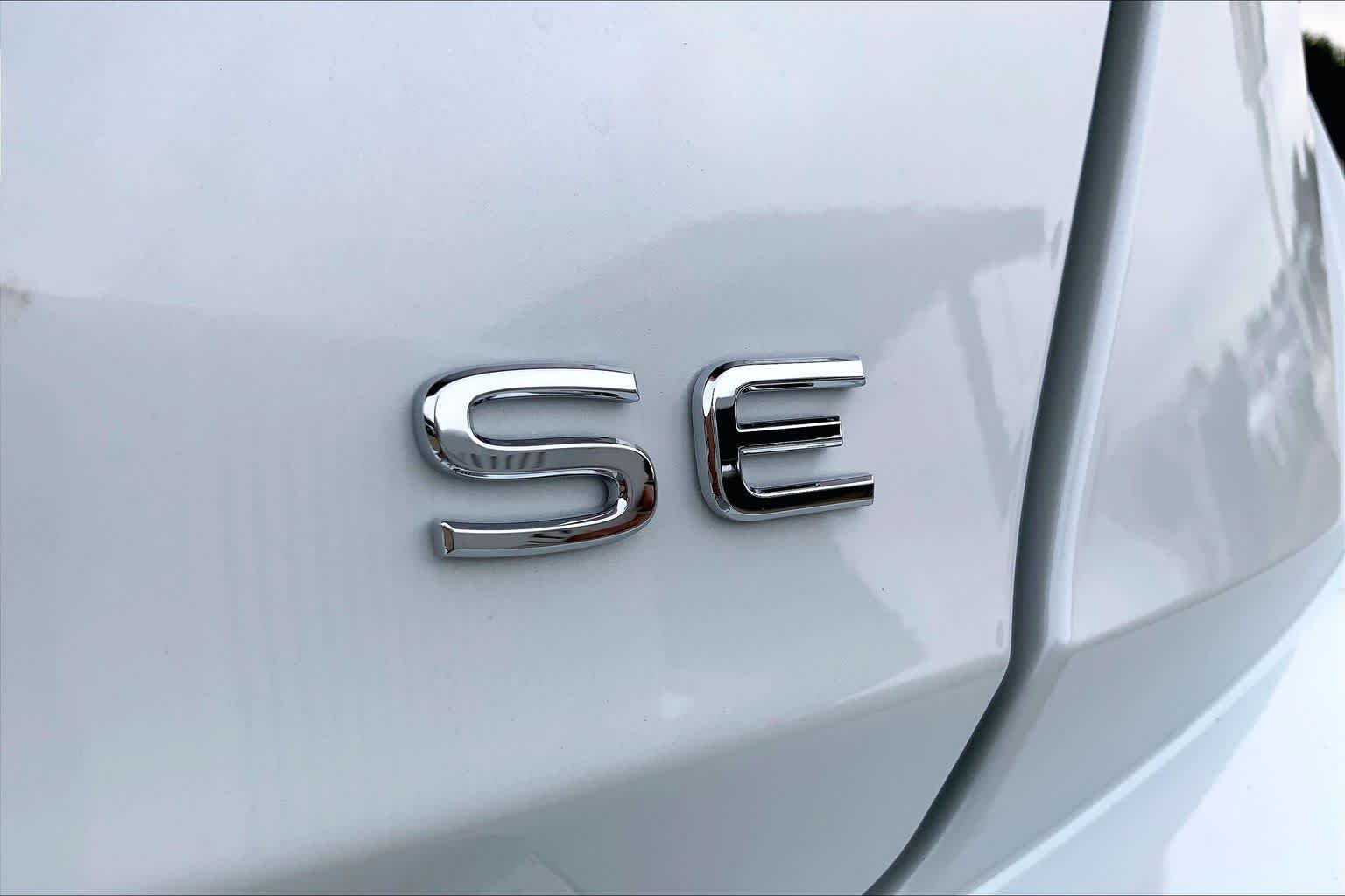 New 2026 Opal White Pearl Volkswagen SE image 15