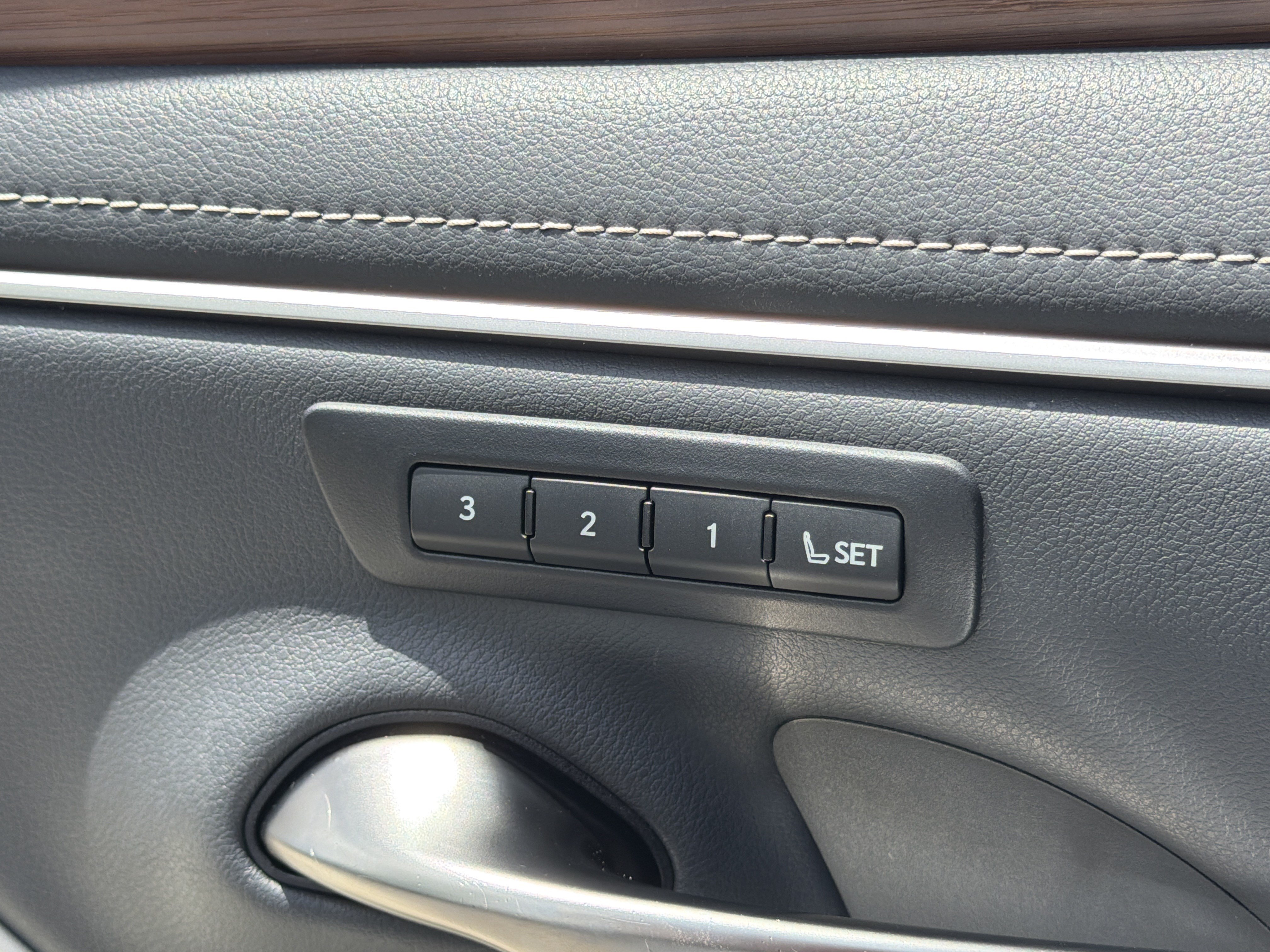 Used 2024 Eminent White Pearl Lexus ES 350 image 19
