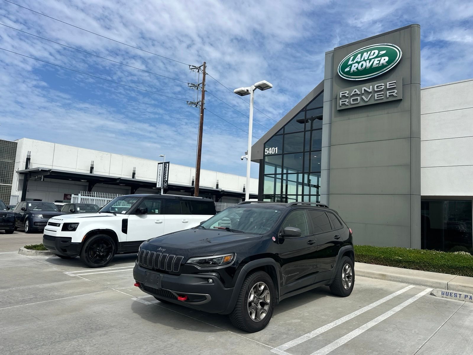 Used 2019 Diamond Black Crystal Pearlcoat Jeep Trailhawk image 1