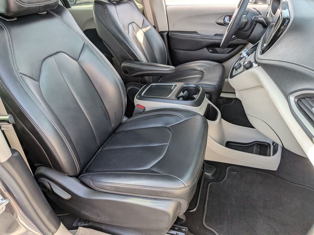 Used 2023 Gray Chrysler Touring L image 26