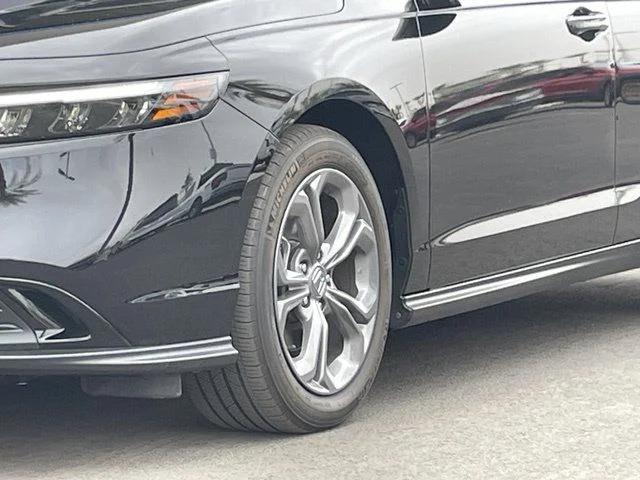 Used 2024 Crystal Black Pearl Honda EX image 23