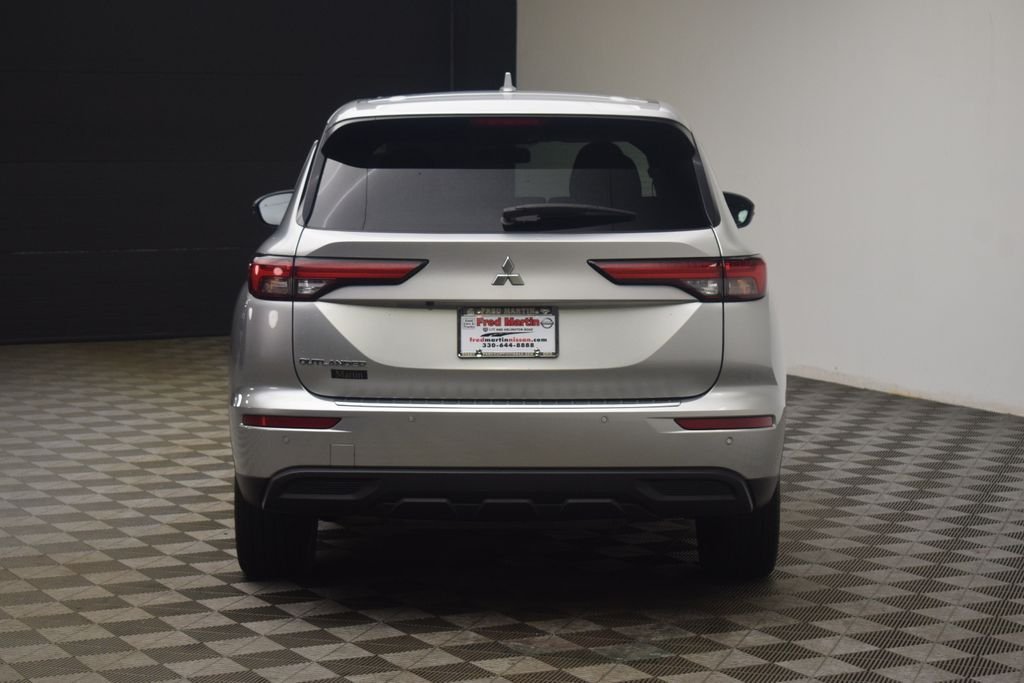 Used 2022  Mitsubishi ES image 6