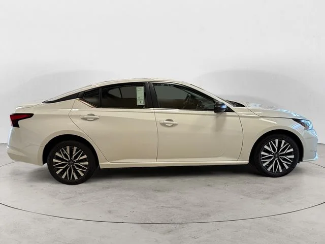New 2026 White Nissan 2.5 SV image 7
