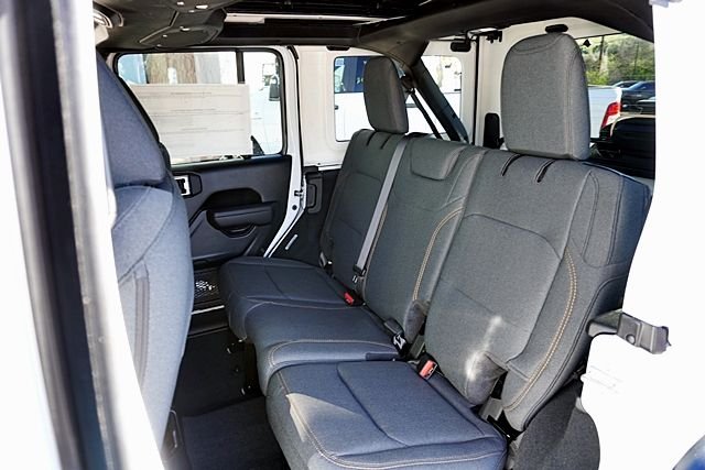 New 2026 Bright White Clear-Coat Exterior Paint Jeep Sport S image 25