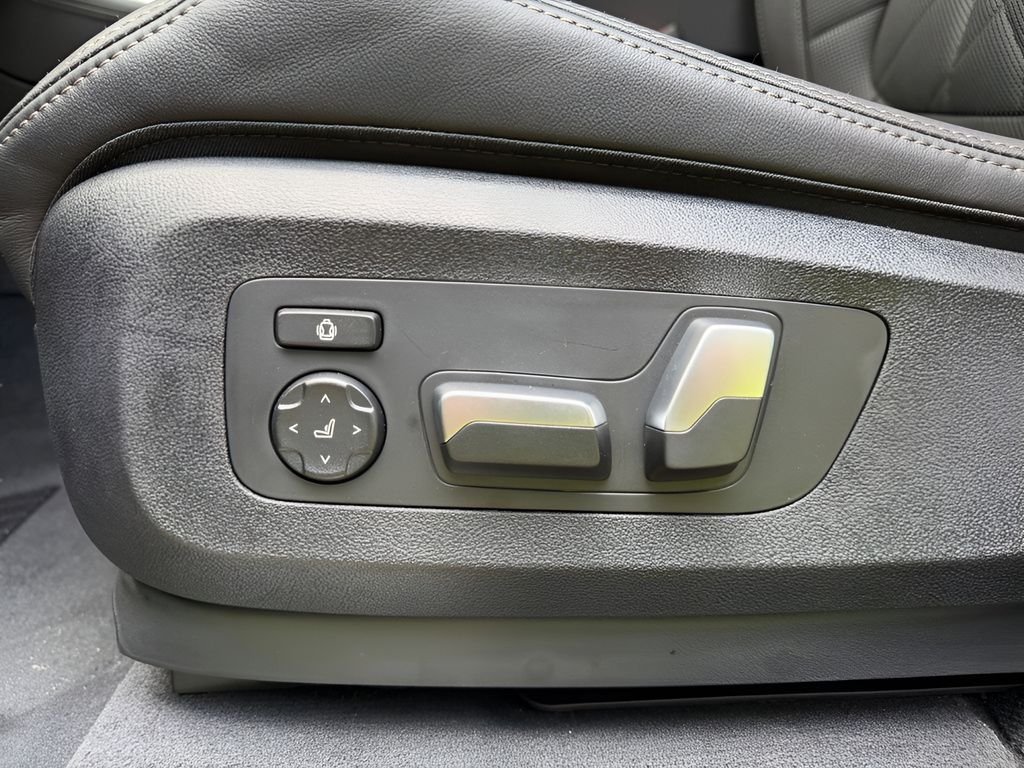 New 2026 Manhattan Green Metallic BMW xDrive40i image 11