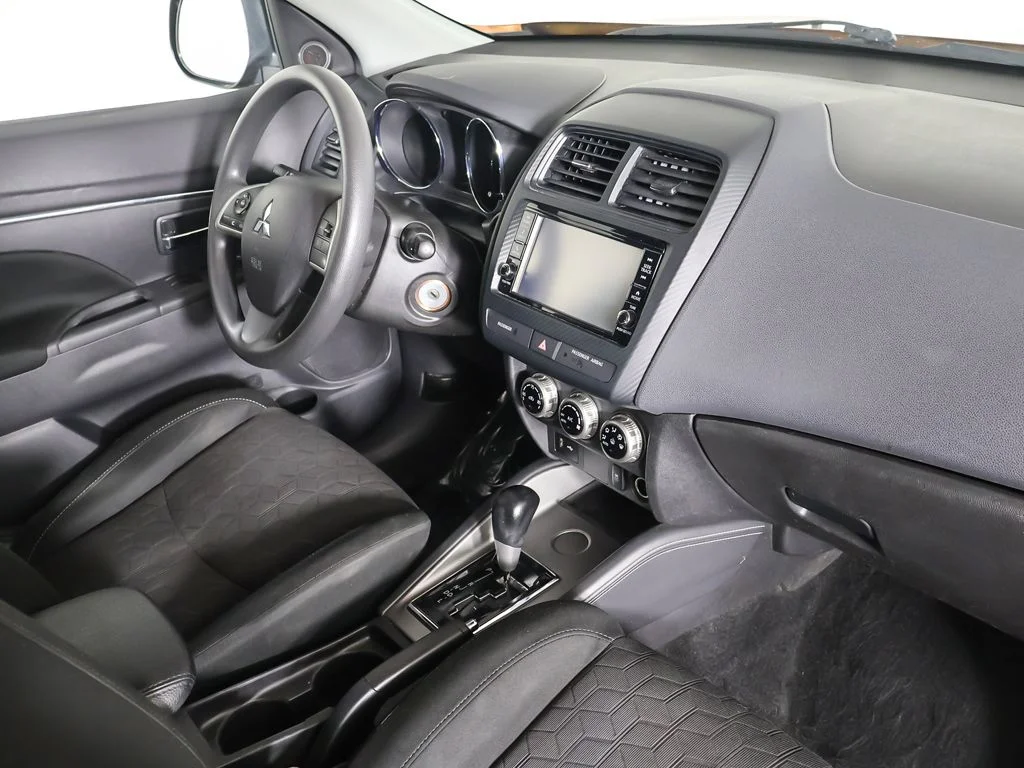 Used 2022  Mitsubishi 2.0 ES image 24